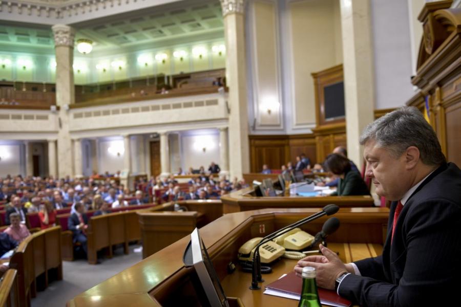 Народ України твердо стоїть на боці необхідності створення антикорупційного суду. Президент