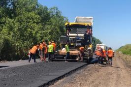 На дорозі Харків - Охтирка розпочали укладання верхнього шару асфальту за Богодуховом
