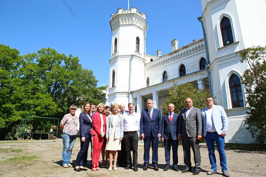 Цього року реконструюємо дах, комунікації, вхідну групу й оранжерею в Шарівській садибі. Юлія Світлична