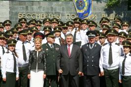 Торжественный выпуск молодых нацгвардейцев состоялся на Мемориале Славы в Харькове
