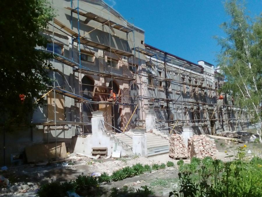 У Вовчанській ЦРЛ ремонтують поліклініку та хірургічне відділення