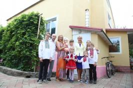 Юлія Світлична відвідала дитячий будинок сімейного типу родини Глебових