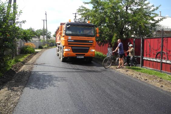 Евгений Шахненко проверил ход ремонтных работ на местных дорогах в Кегичевском районе