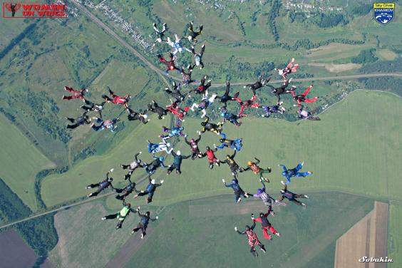 На Харківщині встановлено світовий рекорд з парашутного спорту серед жінок