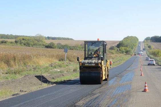 На Харківщині продовжується ремонт доріг місцевого значення
