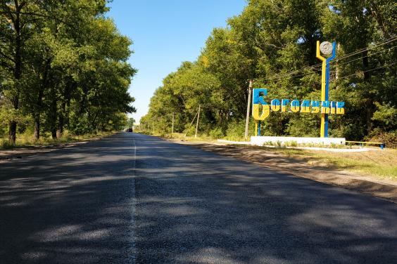 На дорозі Харків - Охтирка в районі Богодухова укладають верхній шар асфальту