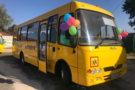 Для Нововодолазького НВК придбали 2 шкільних автобуси