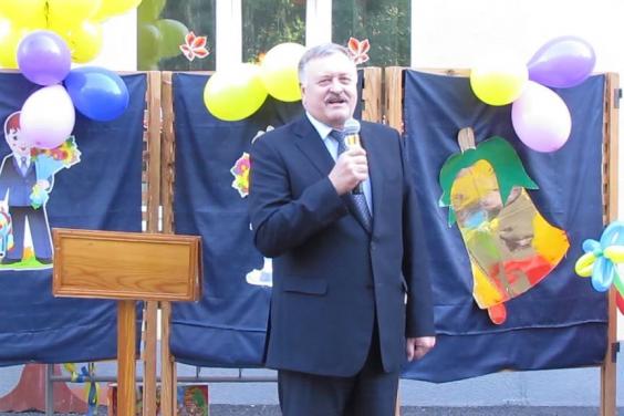 Евгений Шахненко поздравил с началом обучения учащихся изюмской школы