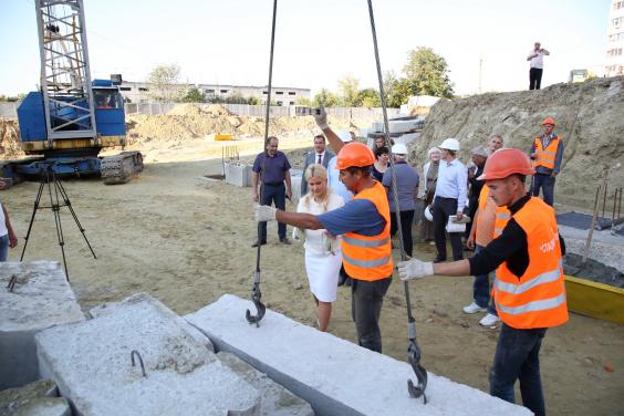 У Пісочині заклали «перший камінь» будівництва нової початкової школи та дитячого садка