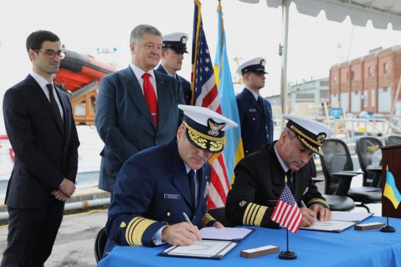 США передали ВМС України патрульні катери берегової охорони класу Island