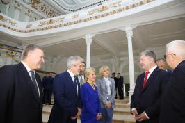Президент Украины и глава ХОГА ознакомились с ходом ремонтных работ в Харьковской областной филармонии