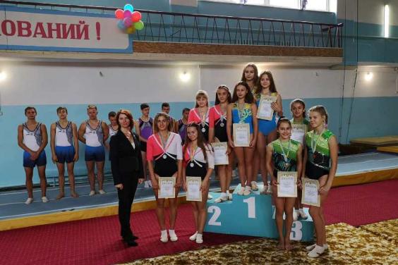 Юні стрибуни на акробатичній доріжці успішно виступили на Кубку України