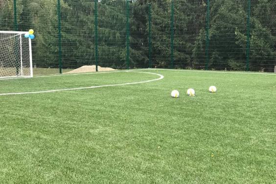 У селі Артемівка відкрили сучасний штучний майданчик для міні-футболу