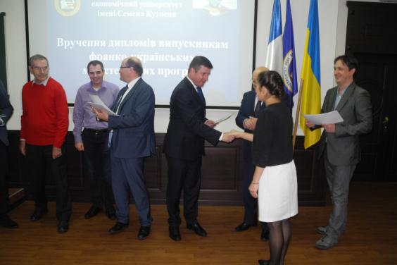 Випускники економічного університету отримали подвійні україно-французькі дипломи