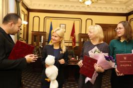 Юлія Світлична передала нагороди організаторам (не)конференції шкільних педагогів EdCamp