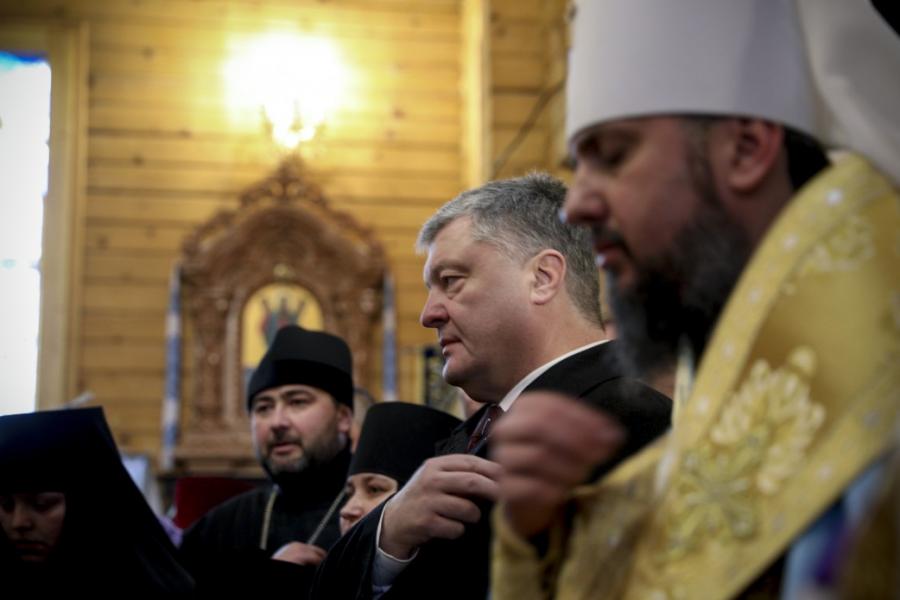 З проголошенням єдиної української церкви завершується будівництво незалежної держави. Президент