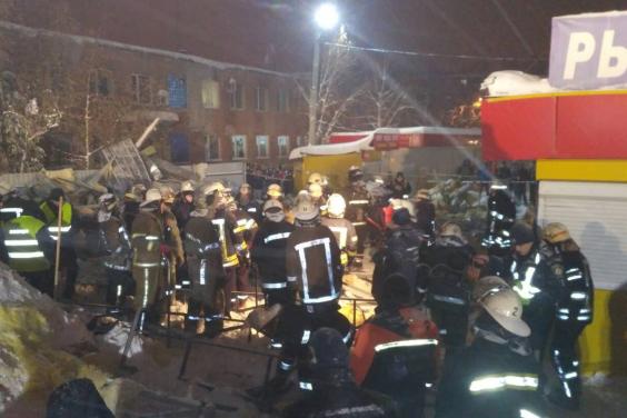 Аварійні служби завершили ліквідацію наслідків обвалу покрівлі торгового павільйону в Харкові