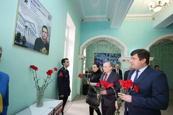 В Университете железнодорожного транспорта почтили память Героя Небесной Сотни Владислава Зубенко