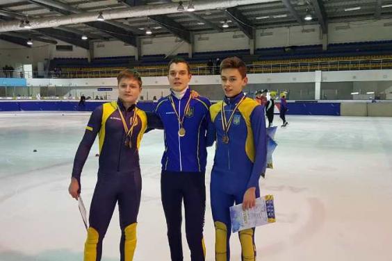Юні майстри шорт-треку переможно виступили на чемпіонаті України