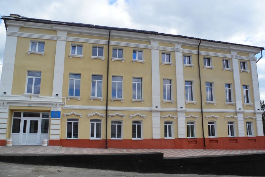 В Купянске продолжают ремонтировать здание районного Дома культуры