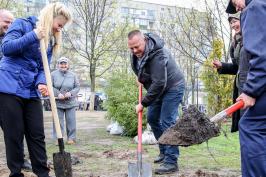 Юлія Світлична долучилась до обласної акції та взяла участь у висадці 450 дерев у Солоницівці