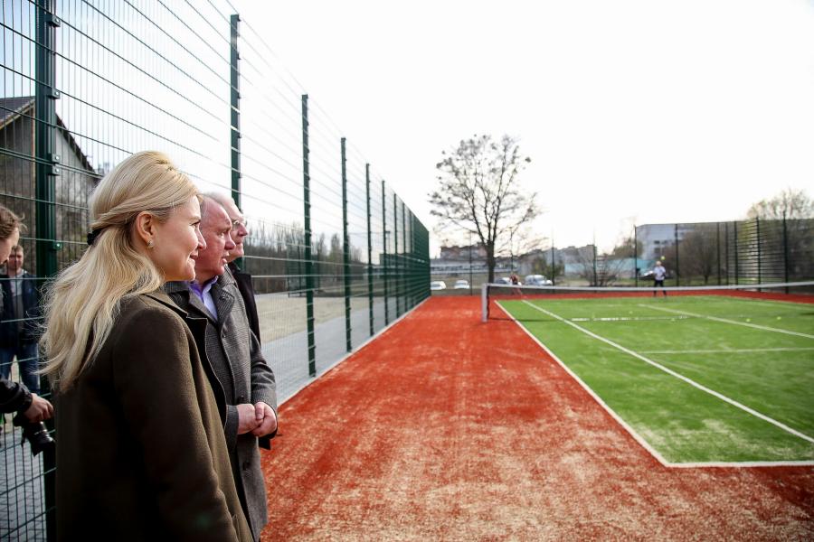 В Пятихатках открыли футбольное поле с искусственным покрытием, теннисный корт и воркаут