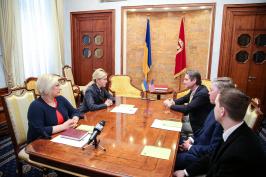Юлия Светличная встретилась с международными наблюдателями, которые будут следить за ходом выборов в области