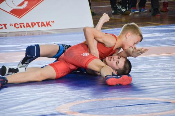 Юні борці посперечалися у Харкові за медалі чемпіонату країни