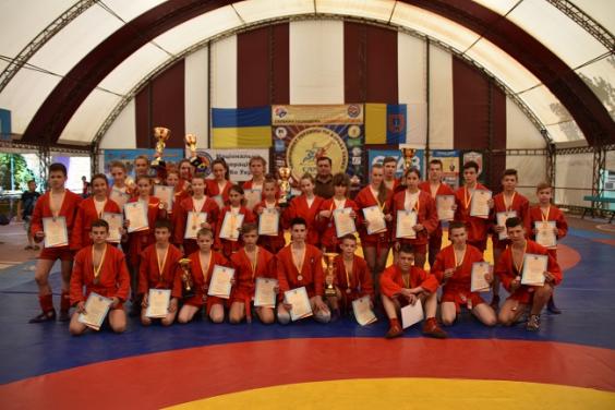 Юні самбісти завоювали медалі чемпіонату України