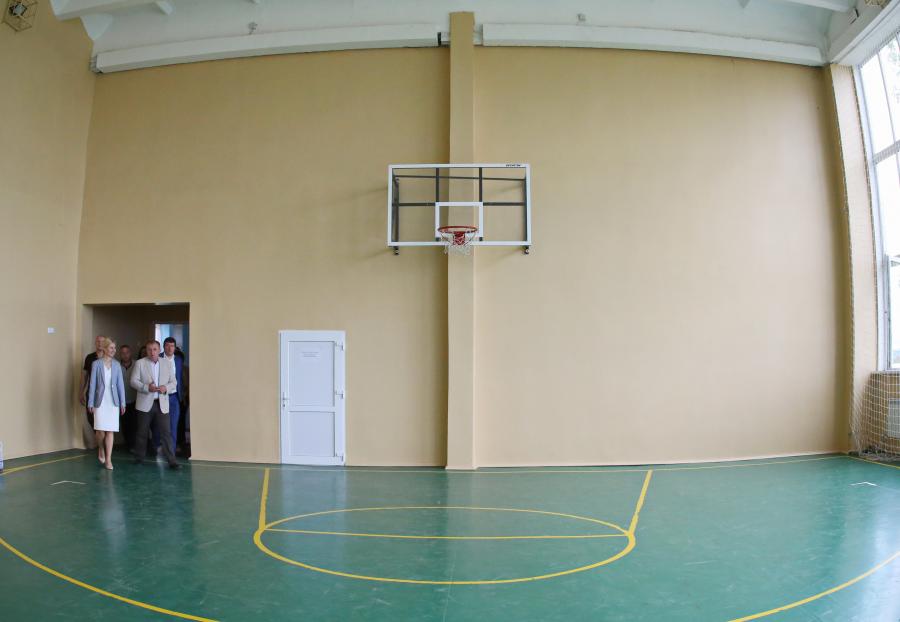 У Пересічанському ліцеї на Дергачівщині замінили покрівлю та відремонтували спортивну залу