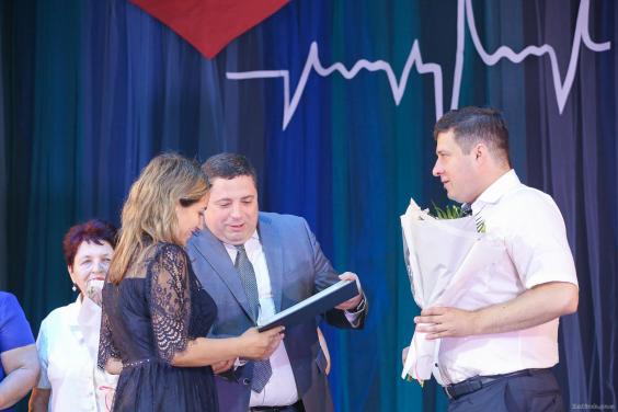 Медиков Дергачевского района поздравили с профессиональным праздником