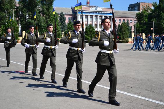 У Харківському інституті танкових військ відбувся випуск лейтенантів