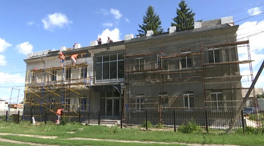 В 170-летнем здании Золочевской музшколы завершают реконструкцию