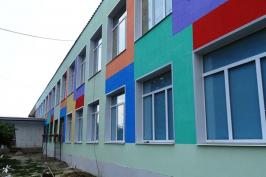 У Біляївському ліцеї на Первомайщині відновили фасад та облаштували спортмайданчик