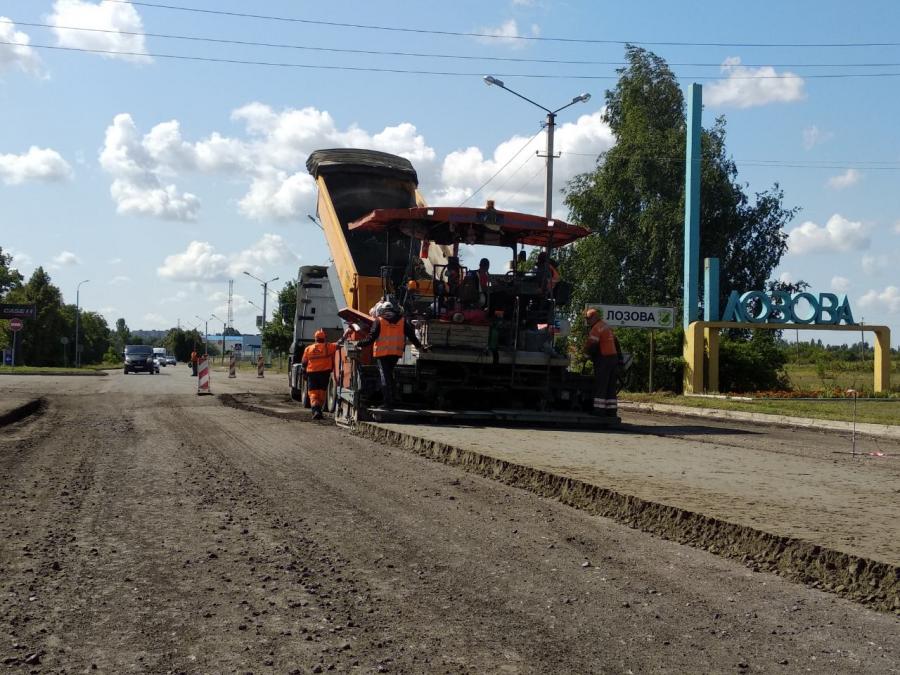 Дорожники відремонтували вже понад 73 км траси Мерефа – Лозова – Павлоград